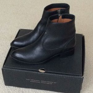 Frye Brooke Short Ankle Boots size 6.5